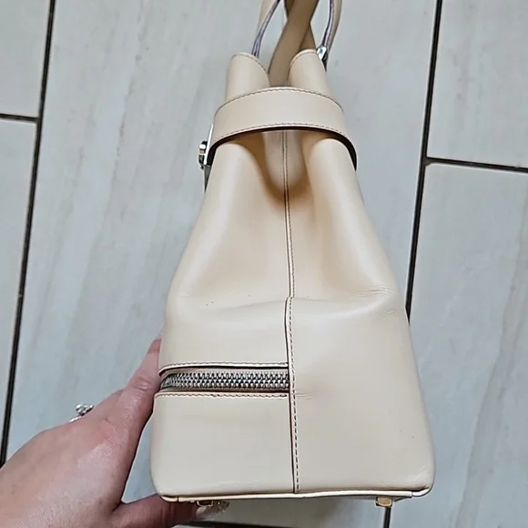 Salvatore Ferragamo Leather Handbag Silver Logo Hardware - Picture 4 of 13